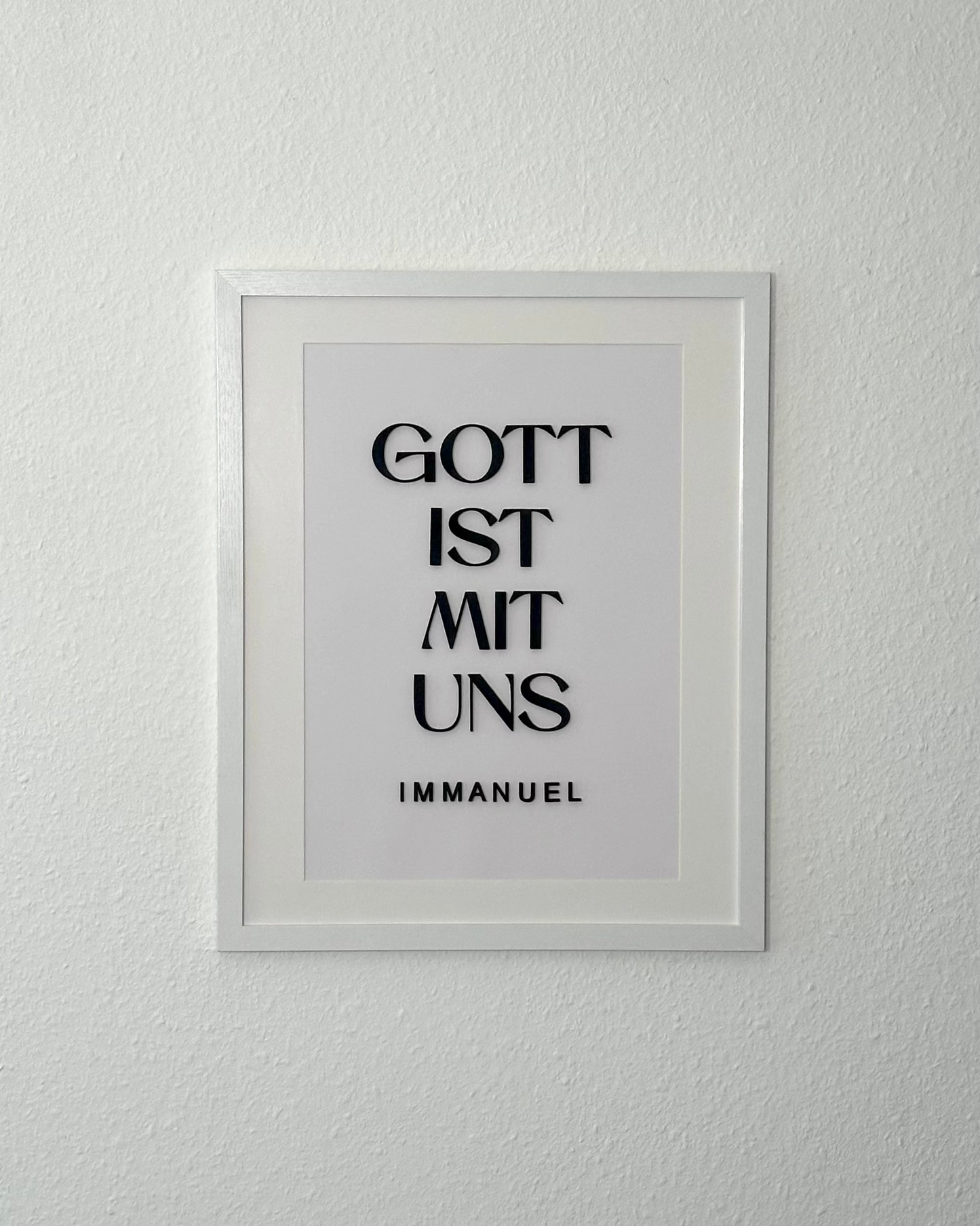 Gott ist mit uns - Immanuel • Bilderrahmen mit Holzschrift