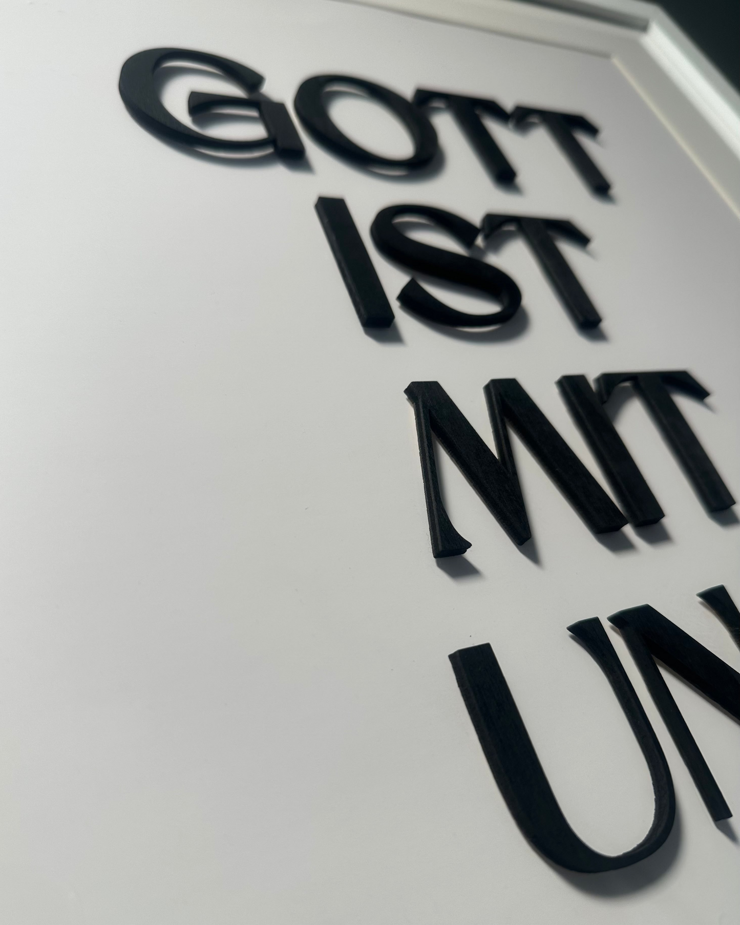 Gott ist mit uns - Immanuel • Bilderrahmen mit Holzschrift