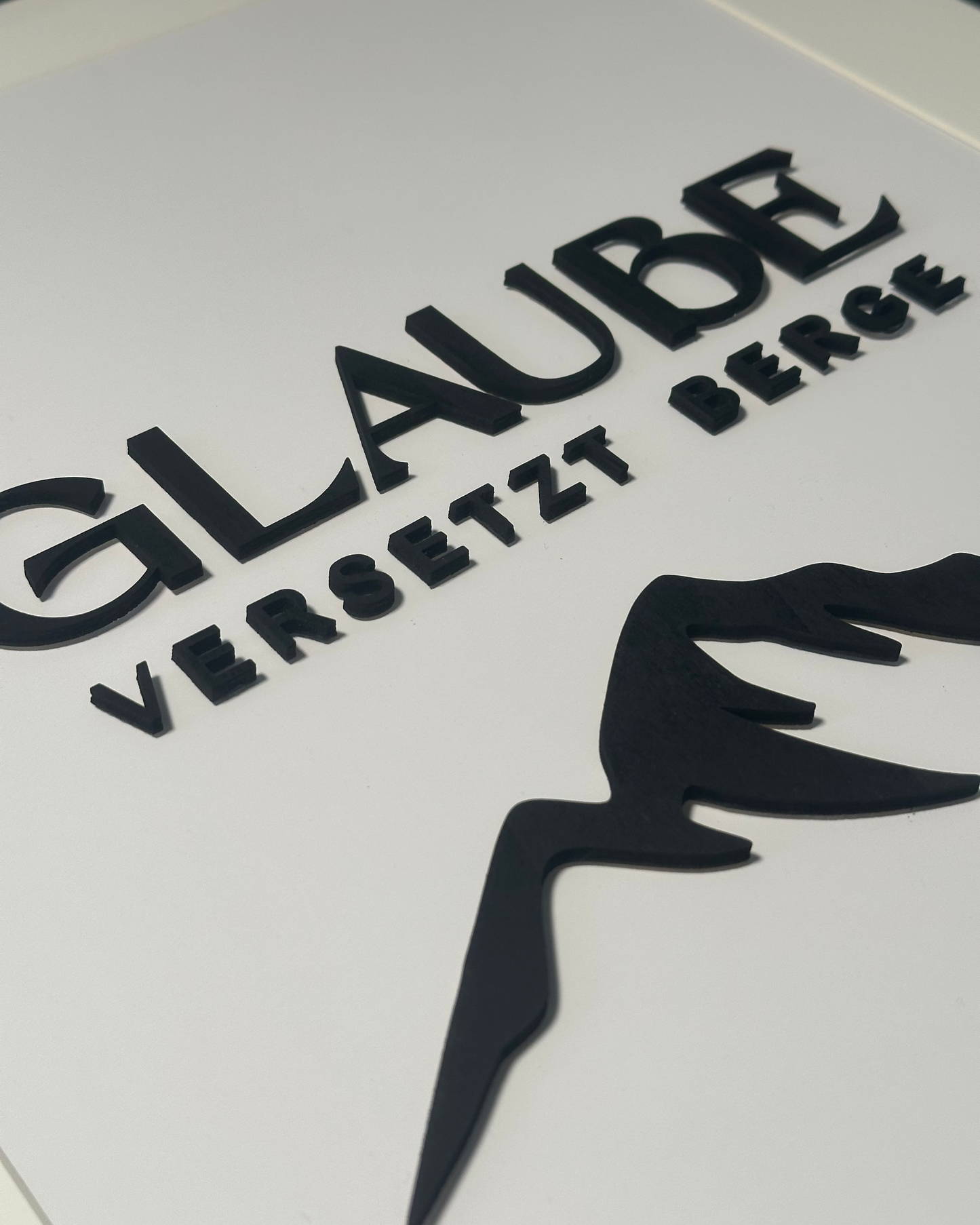 Glaube versetzt Berge • Bilderrahmen mit Holzschrift